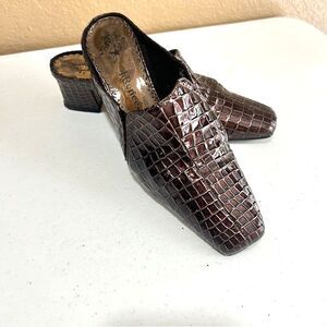 J. Renee Brown Crocodile Print Closed Toe Mule Sz 7 Shoe Slide Shiny 2" Heel